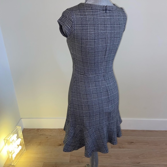 Gap Houndstooth Plaid Ruffle Hem Dress - Size 0 - Picture 4 of 7